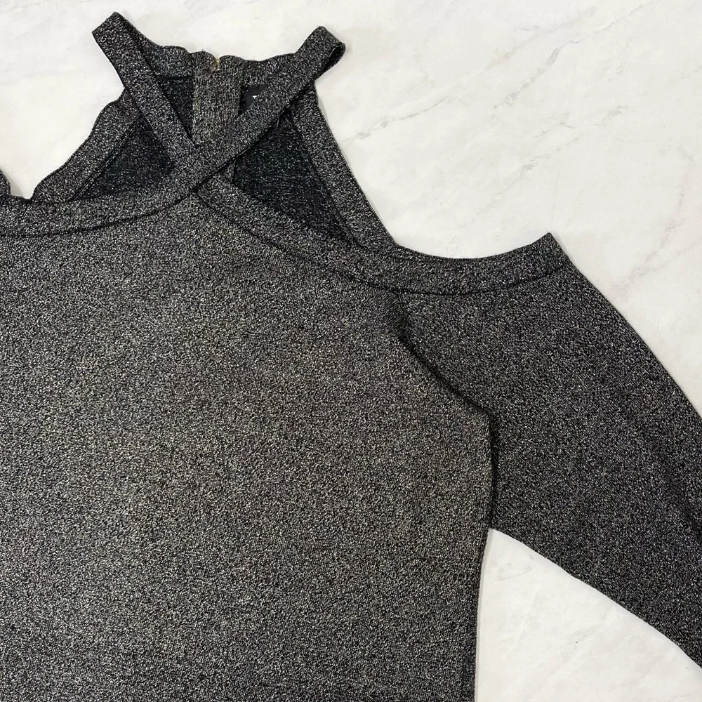 Torrid Black Metallic Cross Neck Back Zip Cold Shoulder Shirt Size 2X - Picture 5 of 8